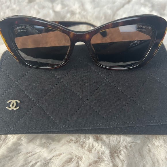 CHANEL Accessories - CHANEL Tortoise Shell Sunglasses